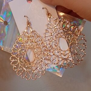 ♥️ 5 / $20 Big Gold Filigree Teardrop Dangle Earrings